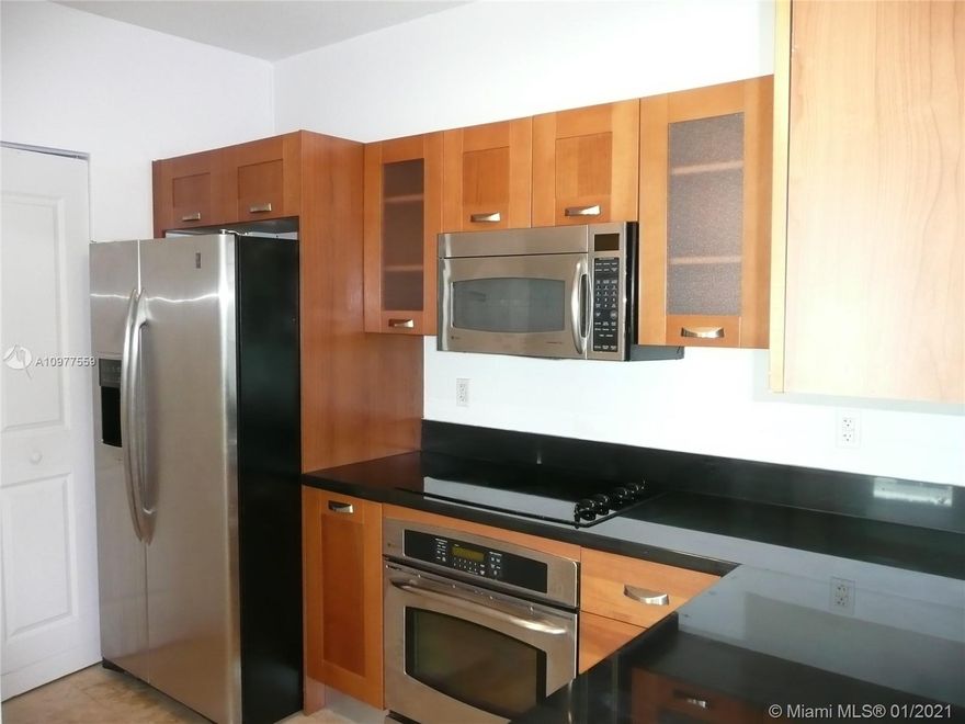 Luxury 1/1 in one of the only newer boutique buildings, East of Brickell Avenue. Marble floor living area. upgrade carpet in bedroom. Solaris walking distance to Metro Mover station (to Miami International Airport), city center, Mary Brickell Village, restaurants. Italian cabinets in kitchen, granite counters, stainless steel appliances. Unit comes with assigned parking. Amenities has Sauna, Gym and the pool area) . Valet for visitors is available.