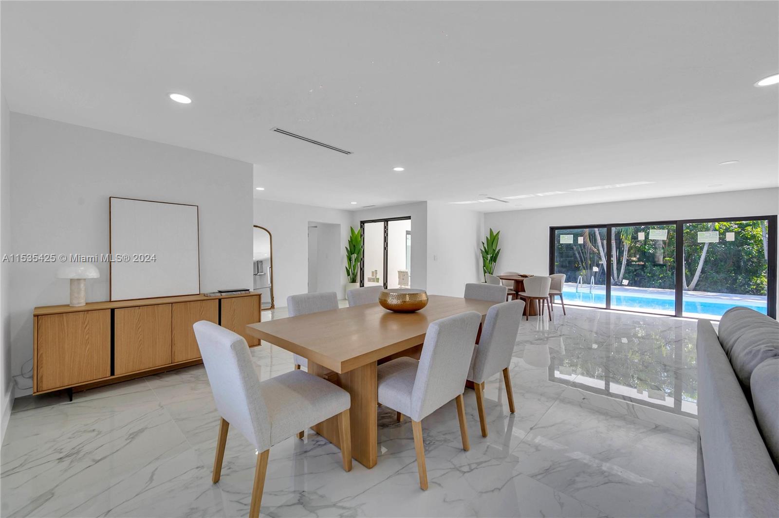 CRAIGDALE MANOR - Residential