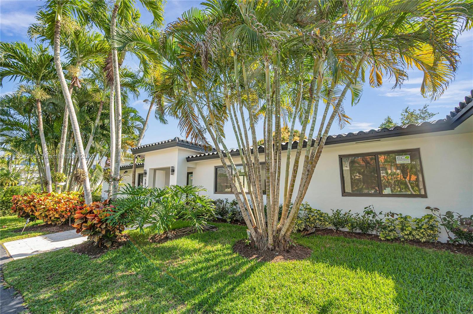 5824 Sw 131st Ter Ter, Pinecrest, Miami-Dade County, Florida - 4 Bedrooms  
3 Bathrooms - 