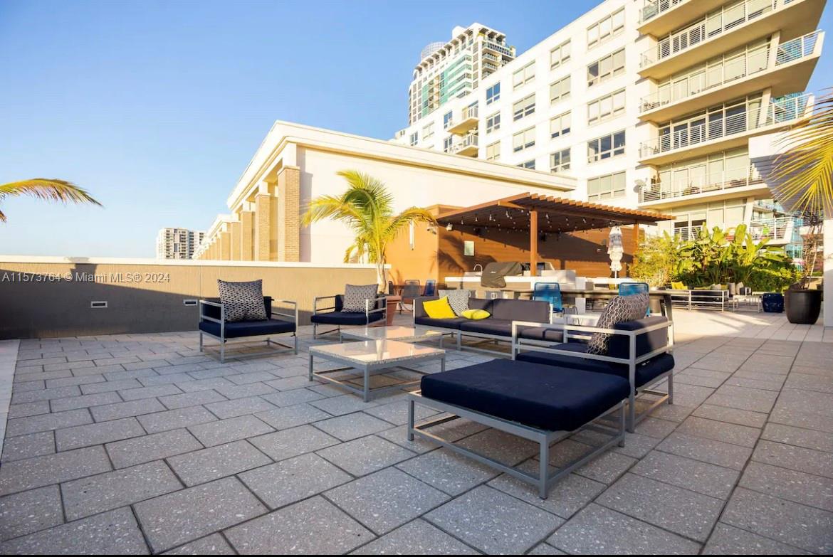MIDBLOCK MIAMI CONDO - Residential