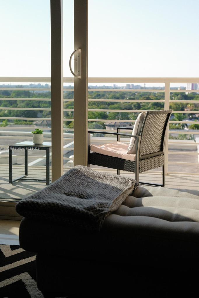 MIDBLOCK MIAMI CONDO - Residential