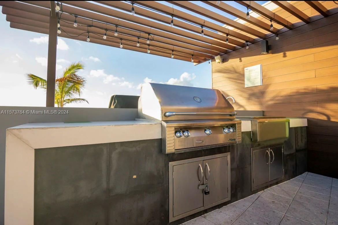 MIDBLOCK MIAMI CONDO - Residential