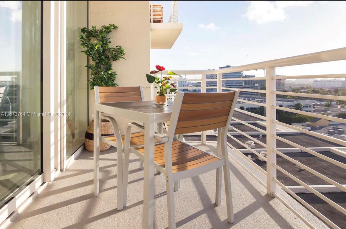 MIDBLOCK MIAMI CONDO - Residential