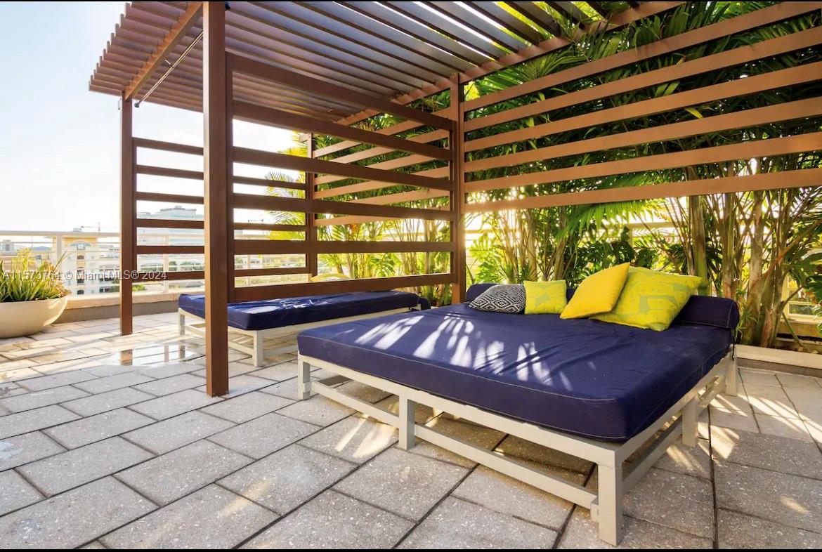 MIDBLOCK MIAMI CONDO - Residential