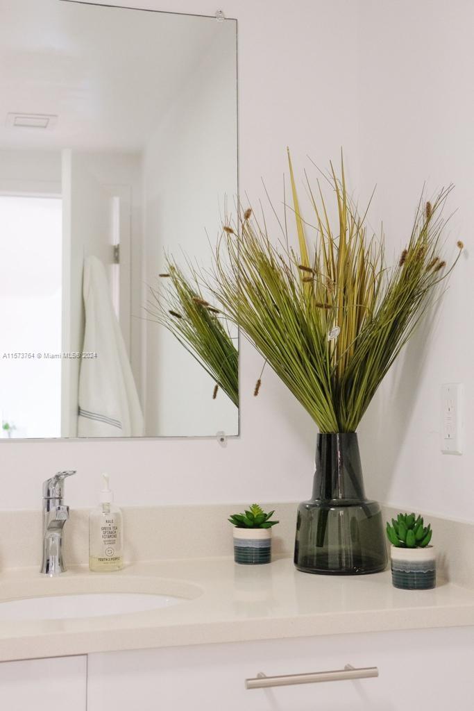 MIDBLOCK MIAMI CONDO - Residential