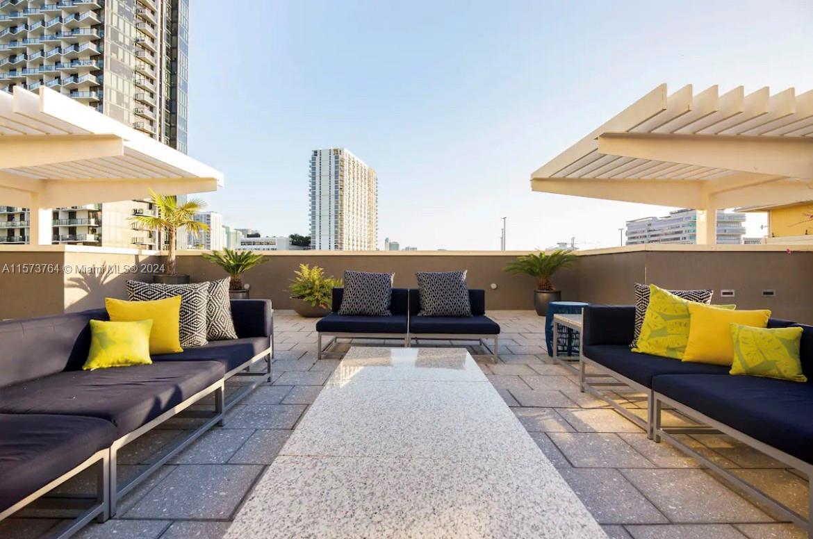 MIDBLOCK MIAMI CONDO - Residential