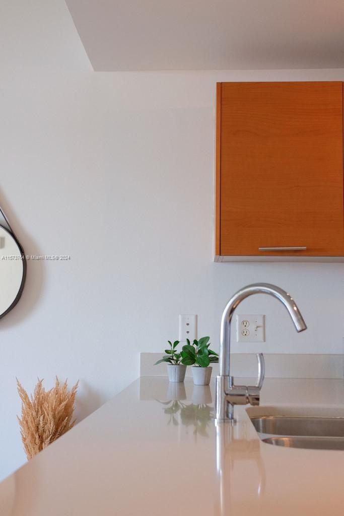 MIDBLOCK MIAMI CONDO - Residential