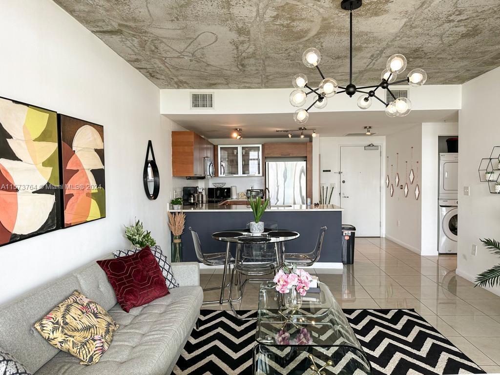 MIDBLOCK MIAMI CONDO - Residential