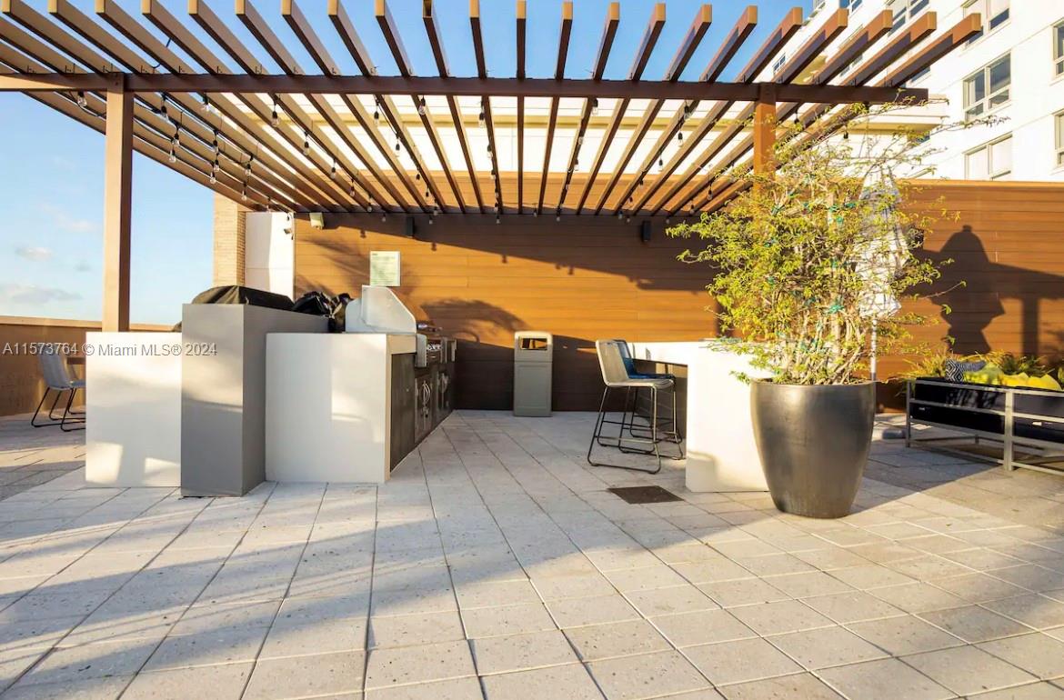 MIDBLOCK MIAMI CONDO - Residential