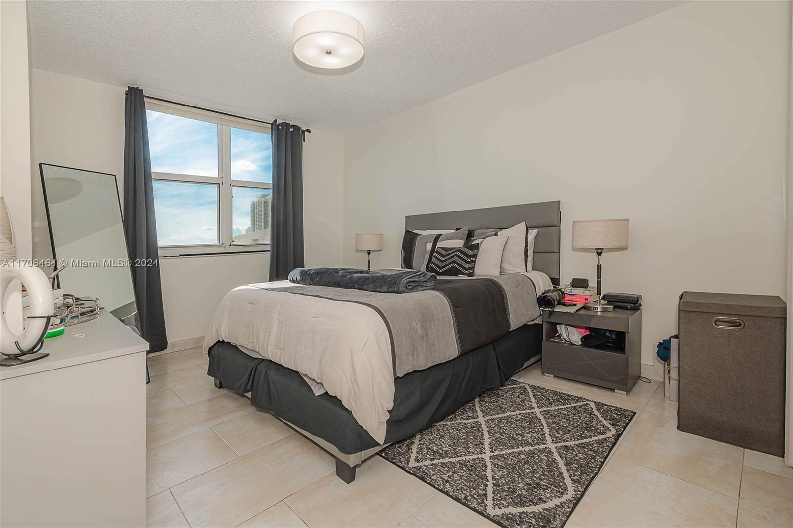 ISOLA CONDO - Residential