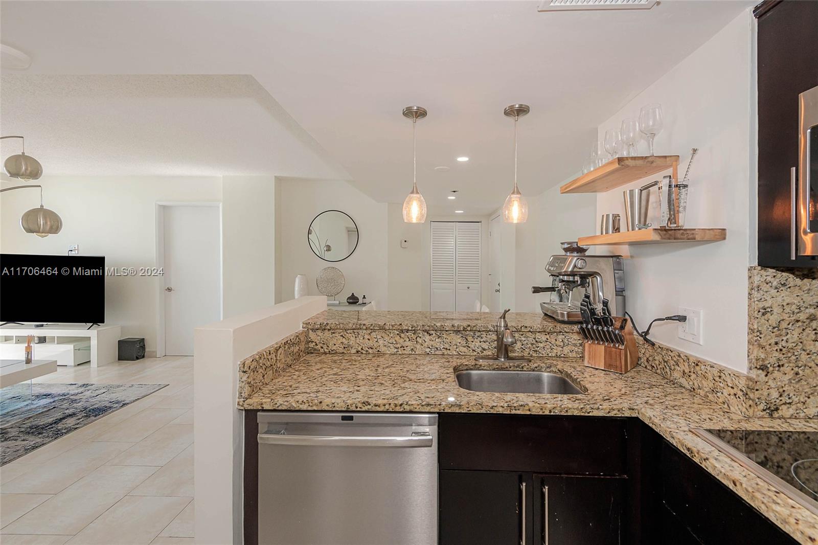 ISOLA CONDO - Residential