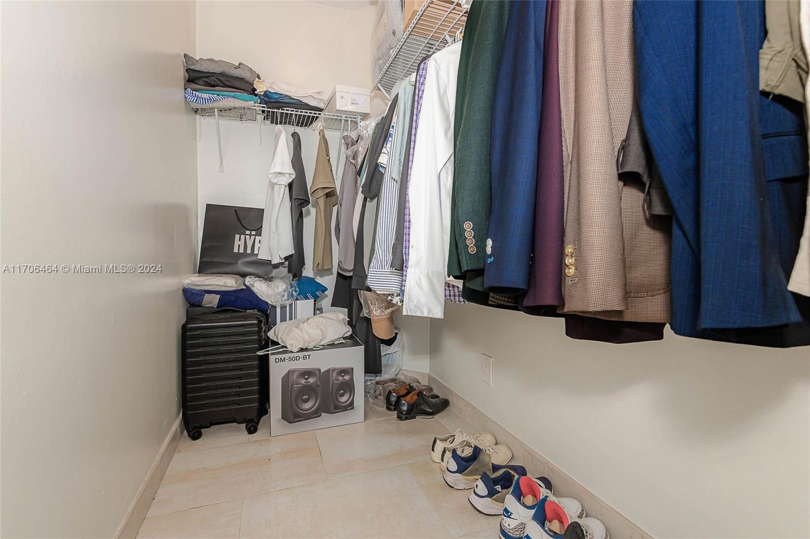 ISOLA CONDO - Residential