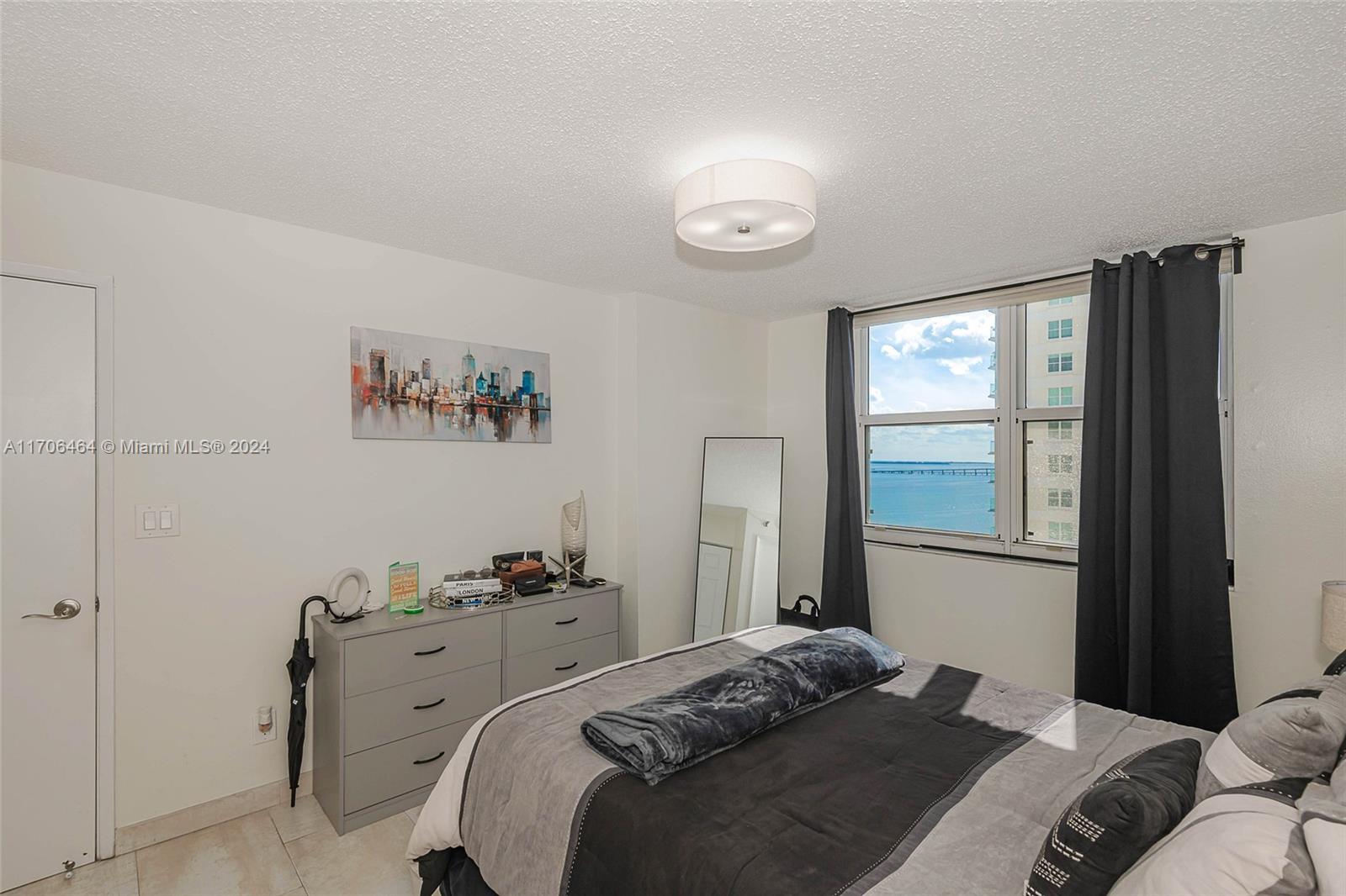 ISOLA CONDO - Residential