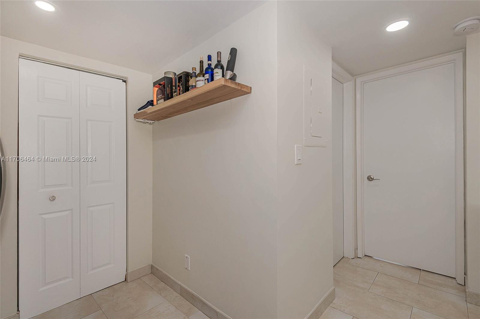 ISOLA CONDO - Residential