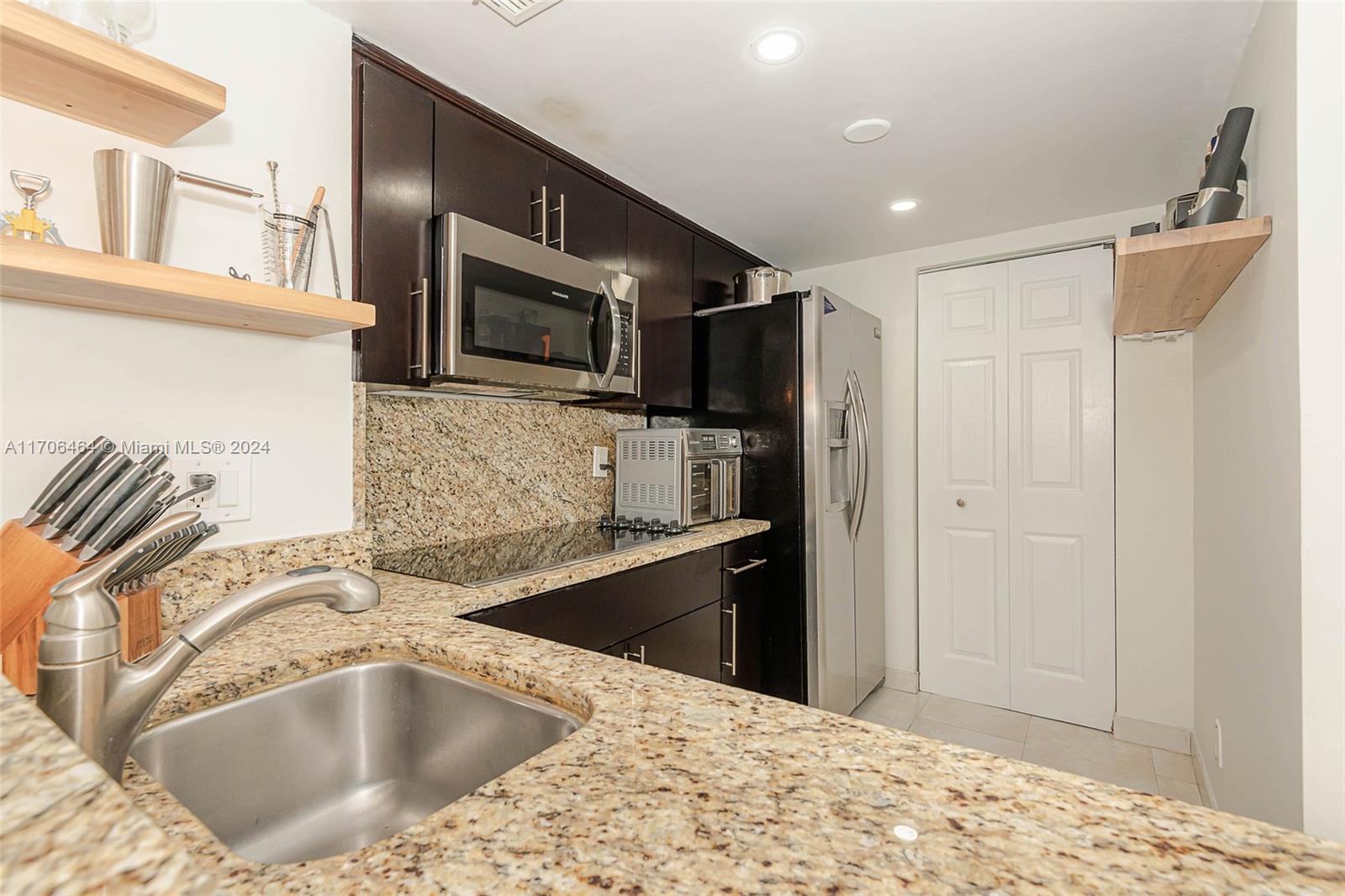 ISOLA CONDO - Residential