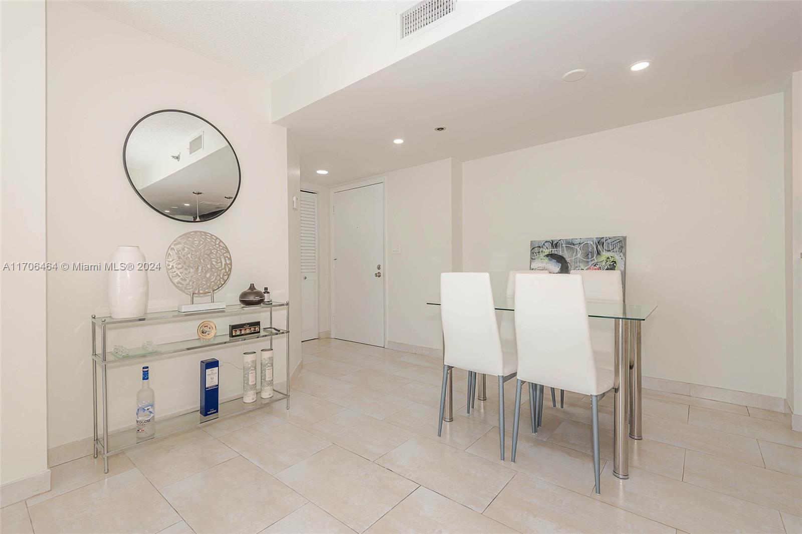 ISOLA CONDO - Residential