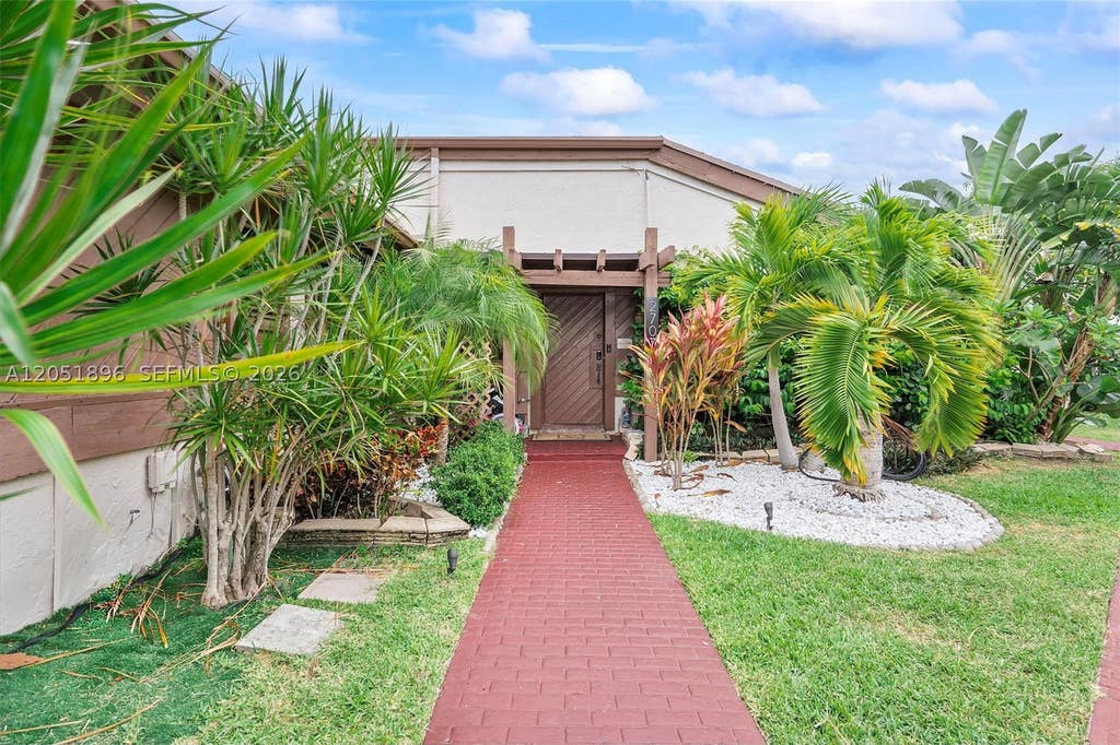 Photo of 2707 S Parkview Dr, Hallandale Beach, FL 33009 (MLS # A12051896)
