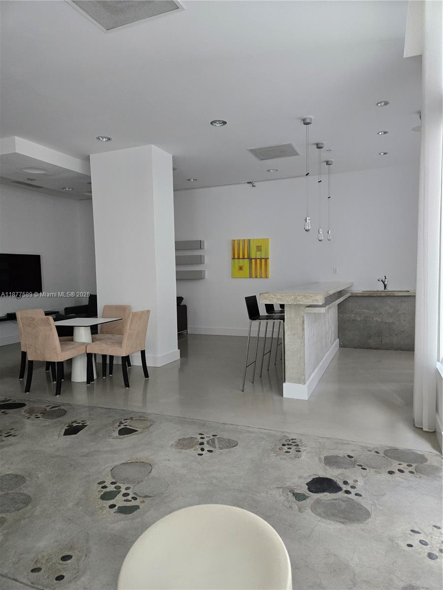 THE LOFT DOWNTOWN CONDO - Residential