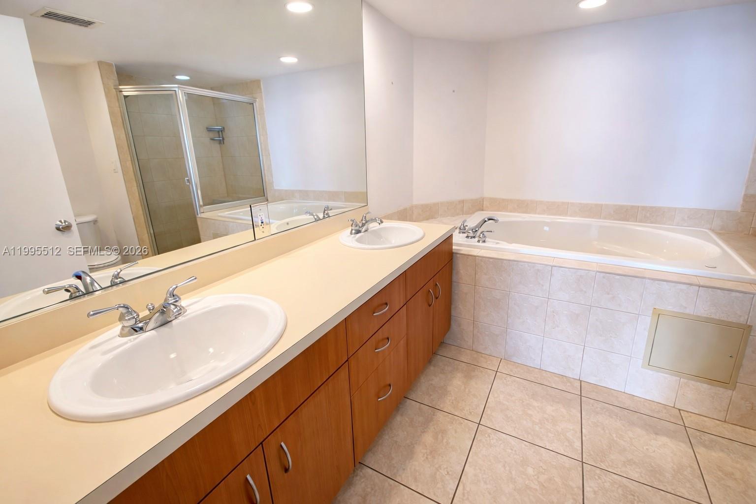 5600 CONDO - Residential Lease