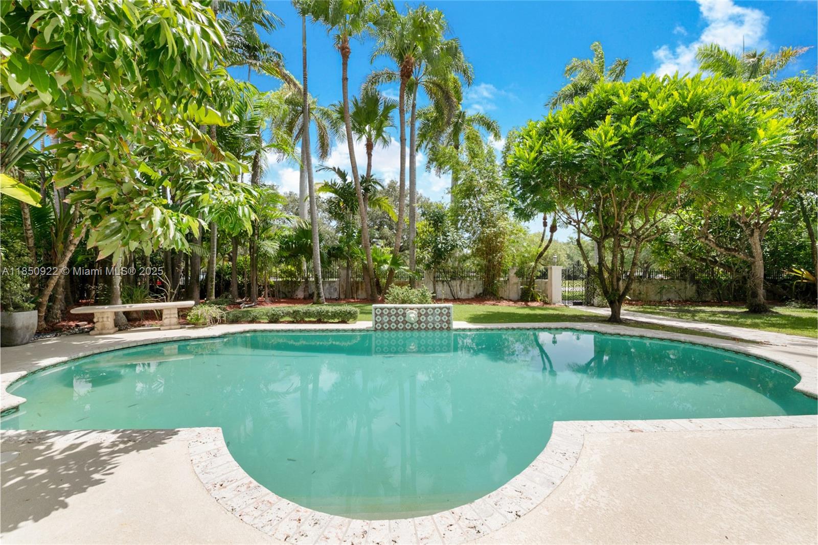 2418 Country Club Prado