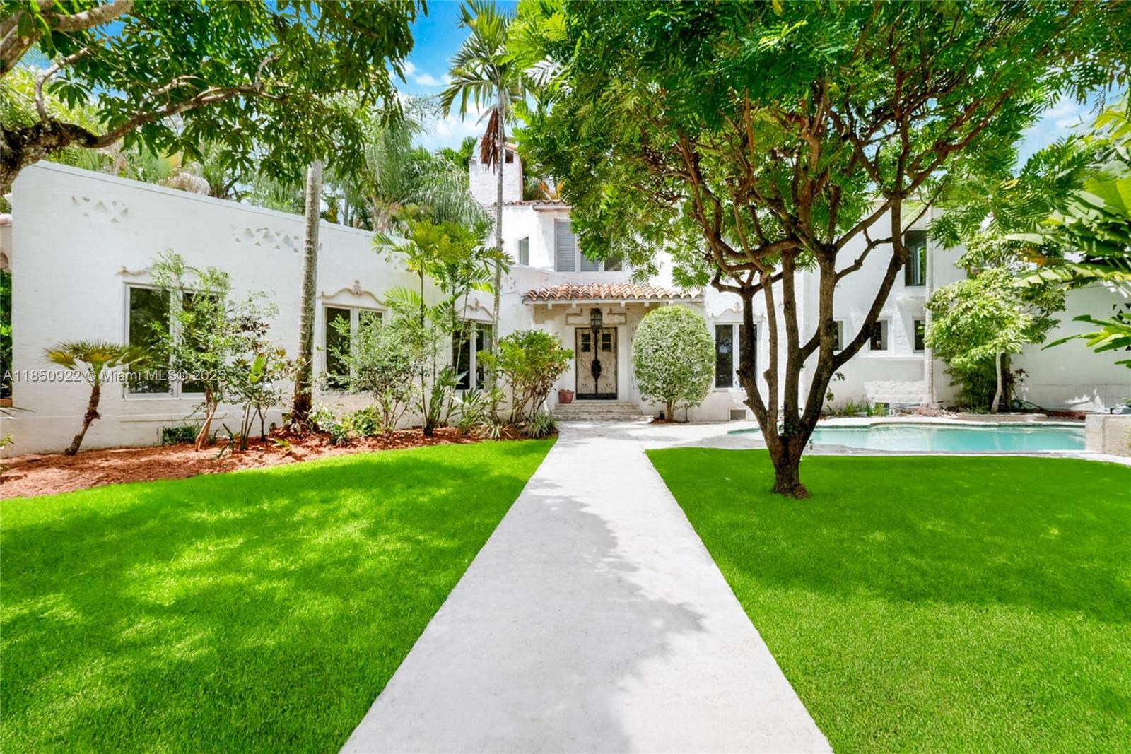 2418 Country Club Prado