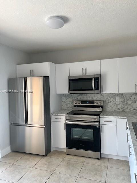 Rental Property at 120 E 5 St 8, Hialeah, Miami-Dade County, Florida - Bedrooms: 3 
Bathrooms: 3  - $2,700 MO.