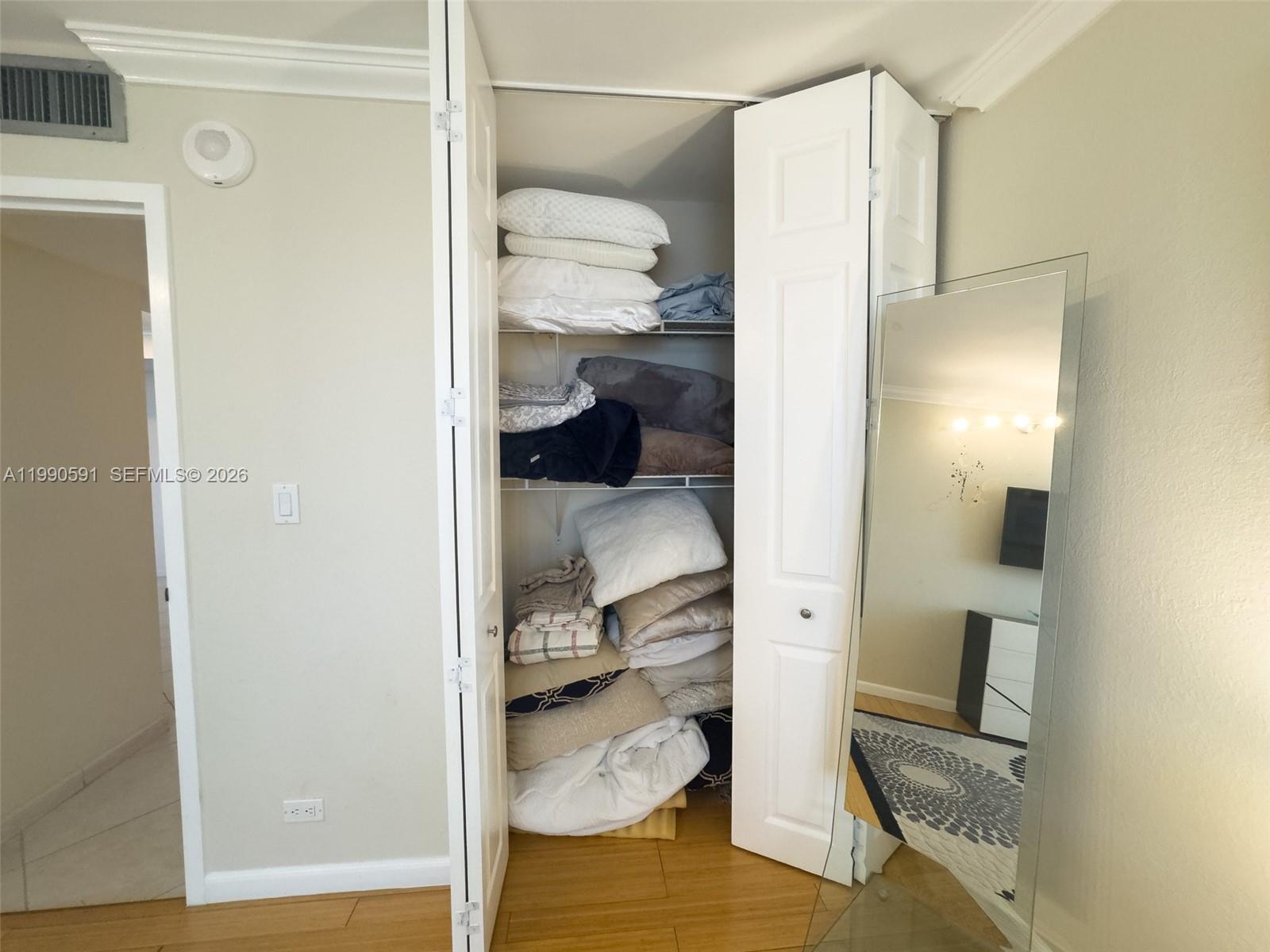 WINSTON TOWERS 500 CONDO - Residential