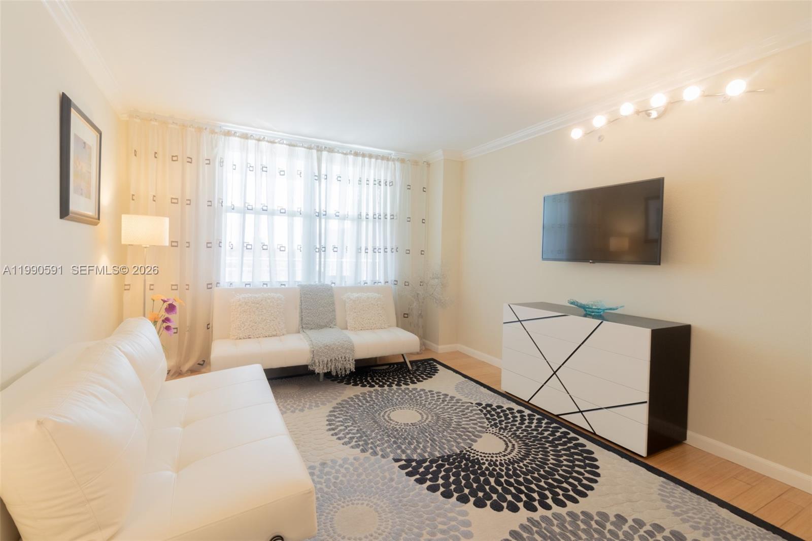 WINSTON TOWERS 500 CONDO - Residential