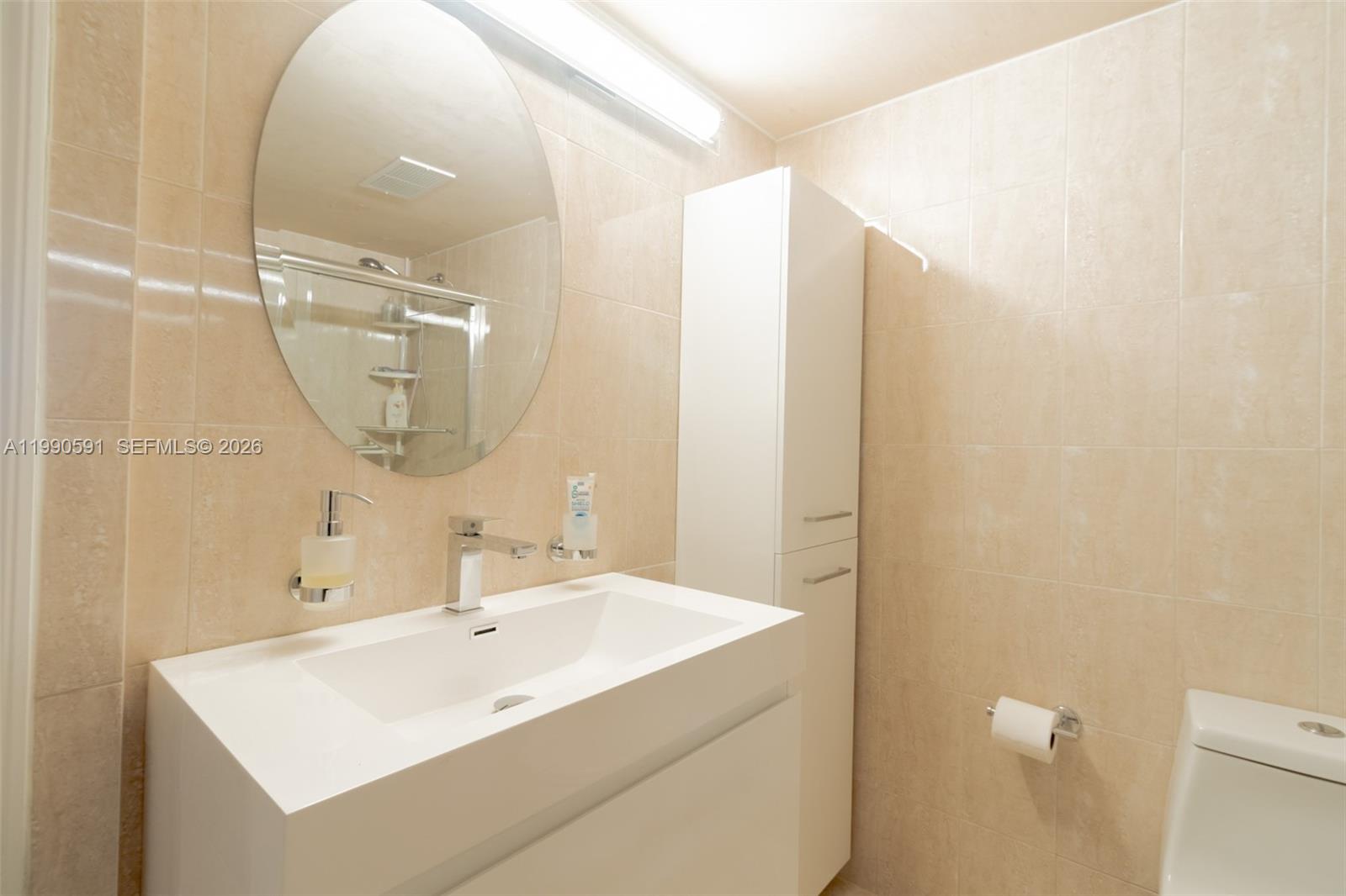 WINSTON TOWERS 500 CONDO - Residential