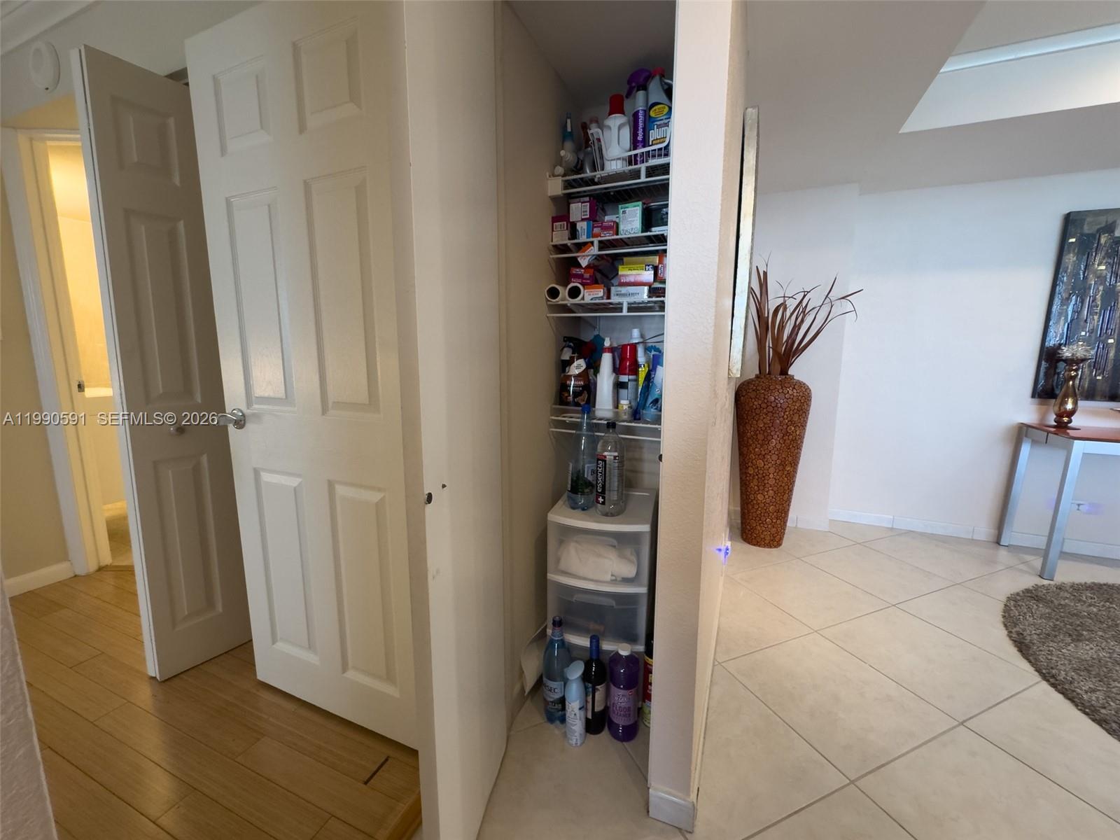 WINSTON TOWERS 500 CONDO - Residential