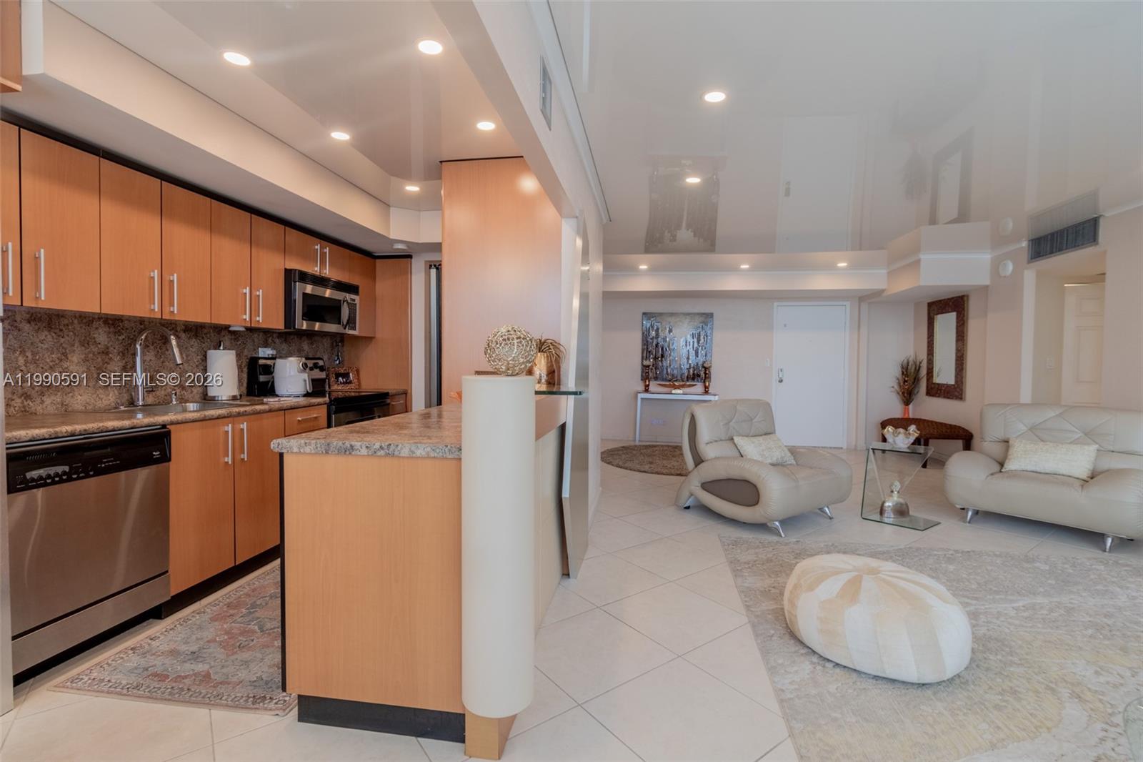 WINSTON TOWERS 500 CONDO - Residential