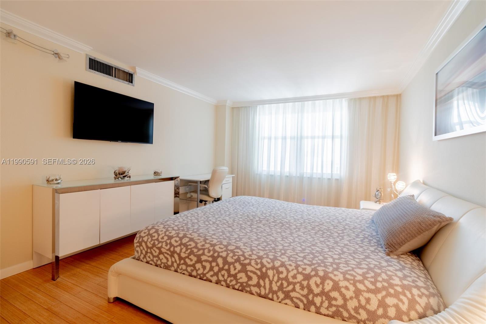 WINSTON TOWERS 500 CONDO - Residential