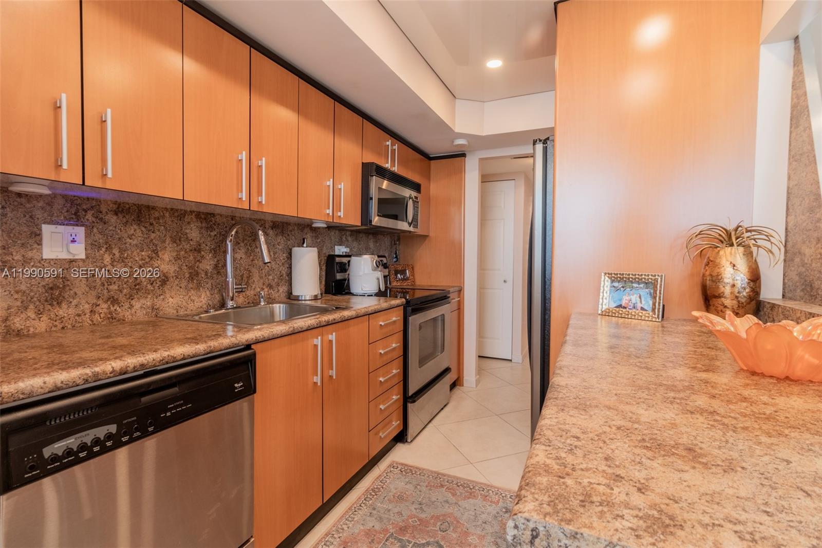 WINSTON TOWERS 500 CONDO - Residential