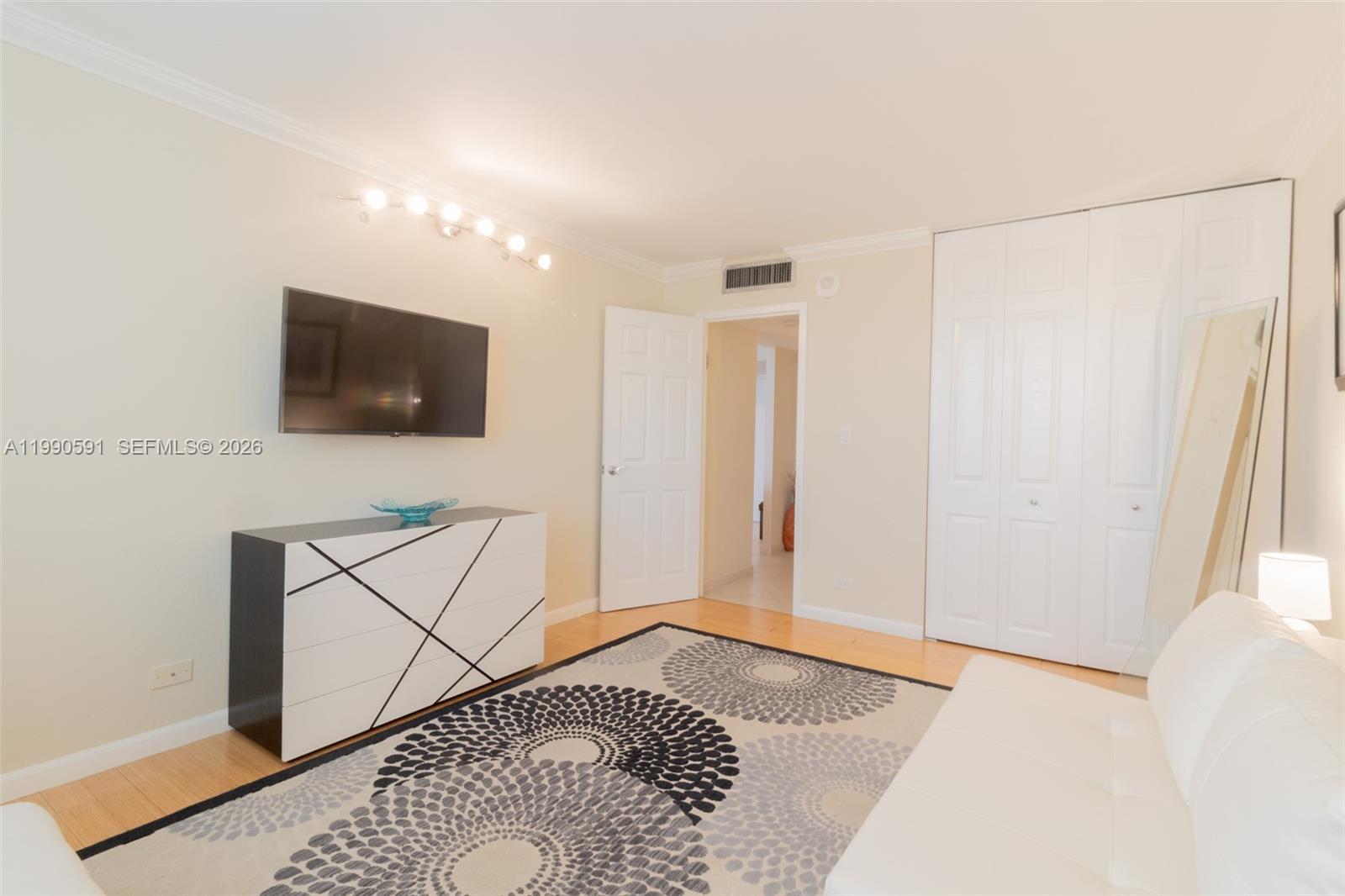 WINSTON TOWERS 500 CONDO - Residential