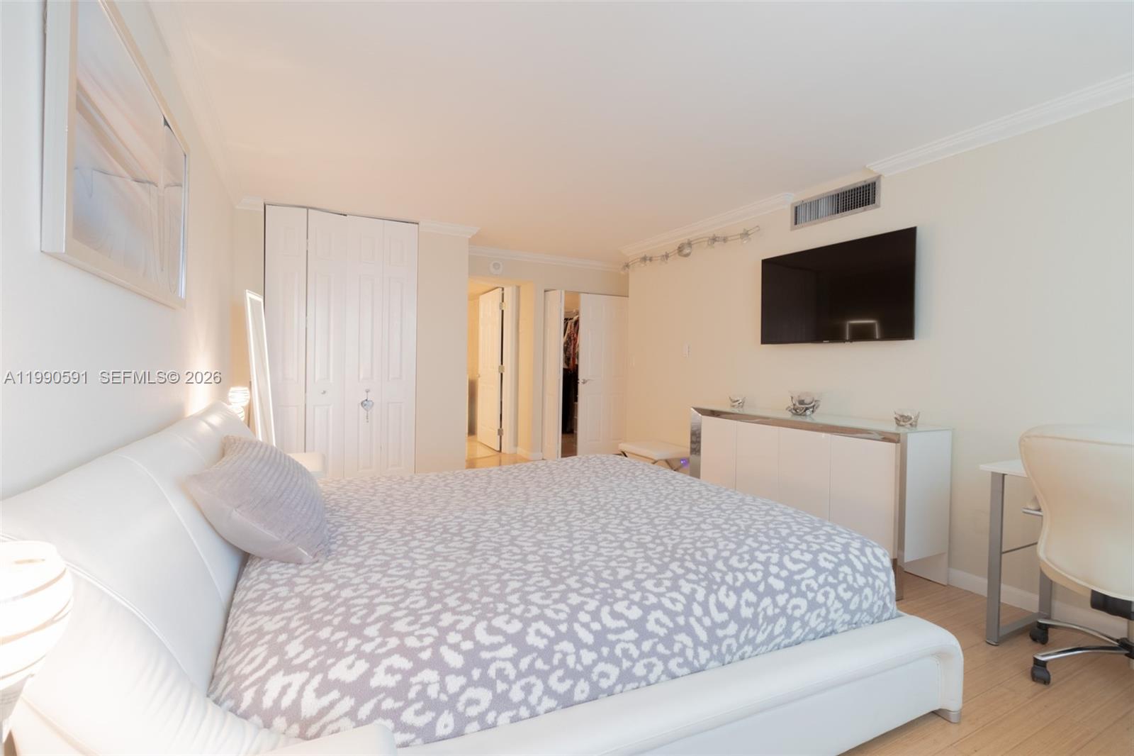 WINSTON TOWERS 500 CONDO - Residential