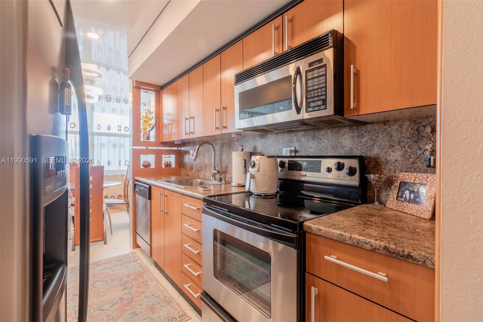 WINSTON TOWERS 500 CONDO - Residential