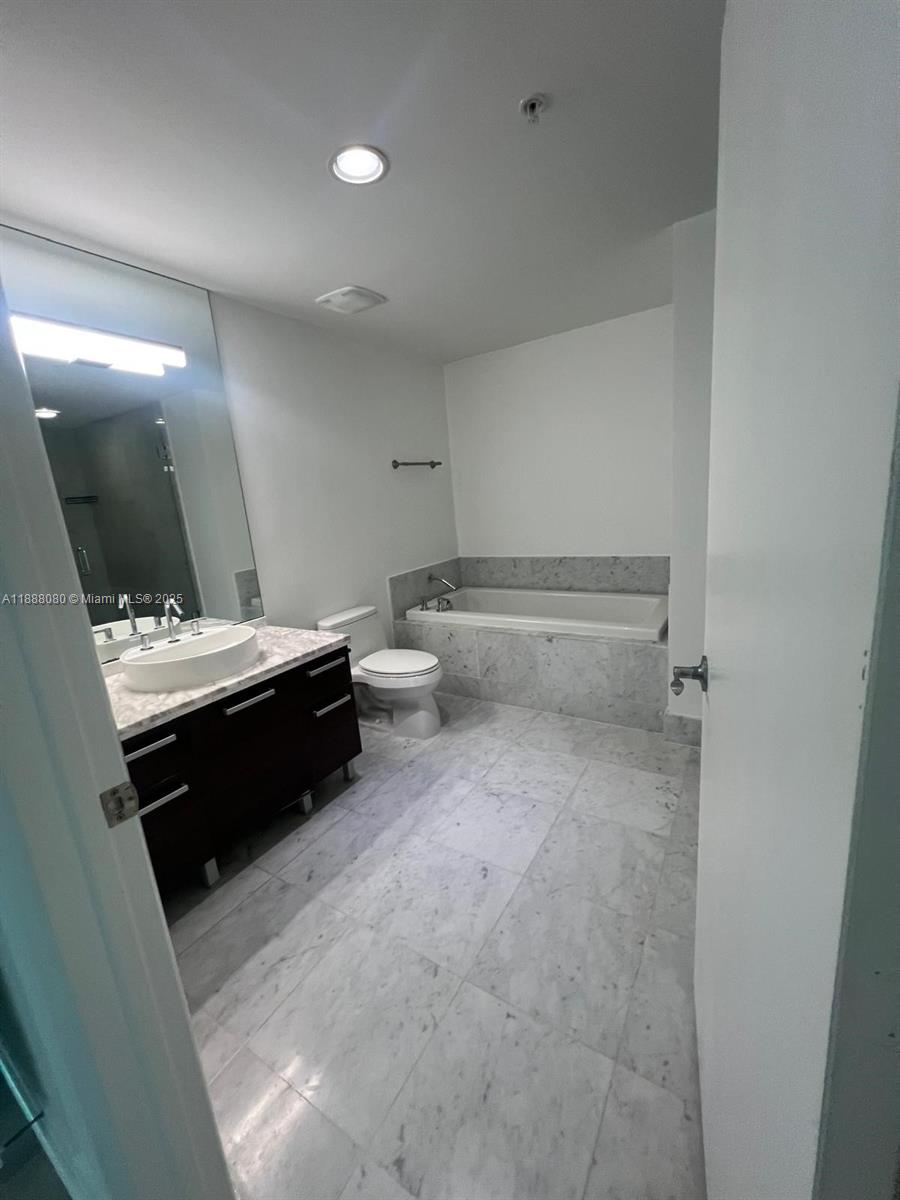 VIZCAYNE NORTH CONDO - Residential