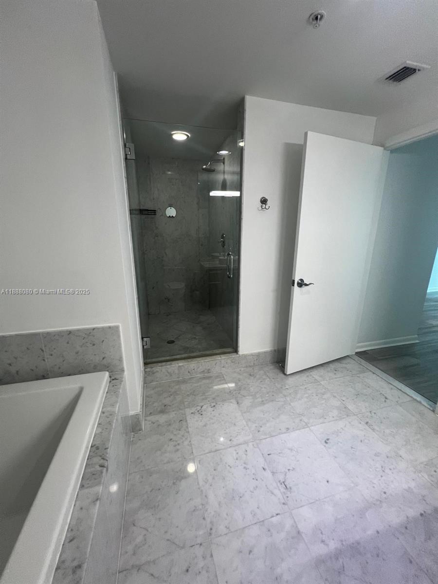 VIZCAYNE NORTH CONDO - Residential