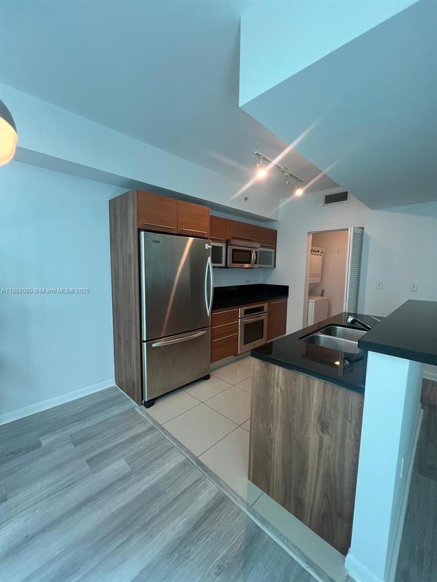 244 Biscayne Blvd 608