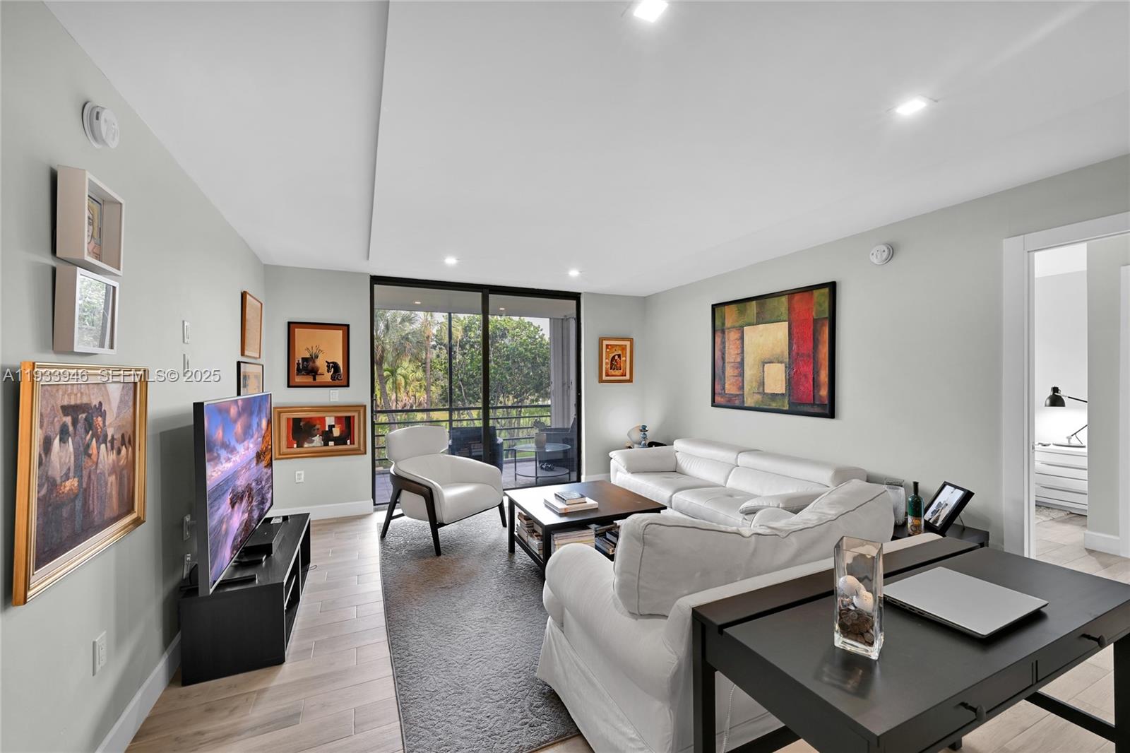 1400 Saint Charles Pl 323