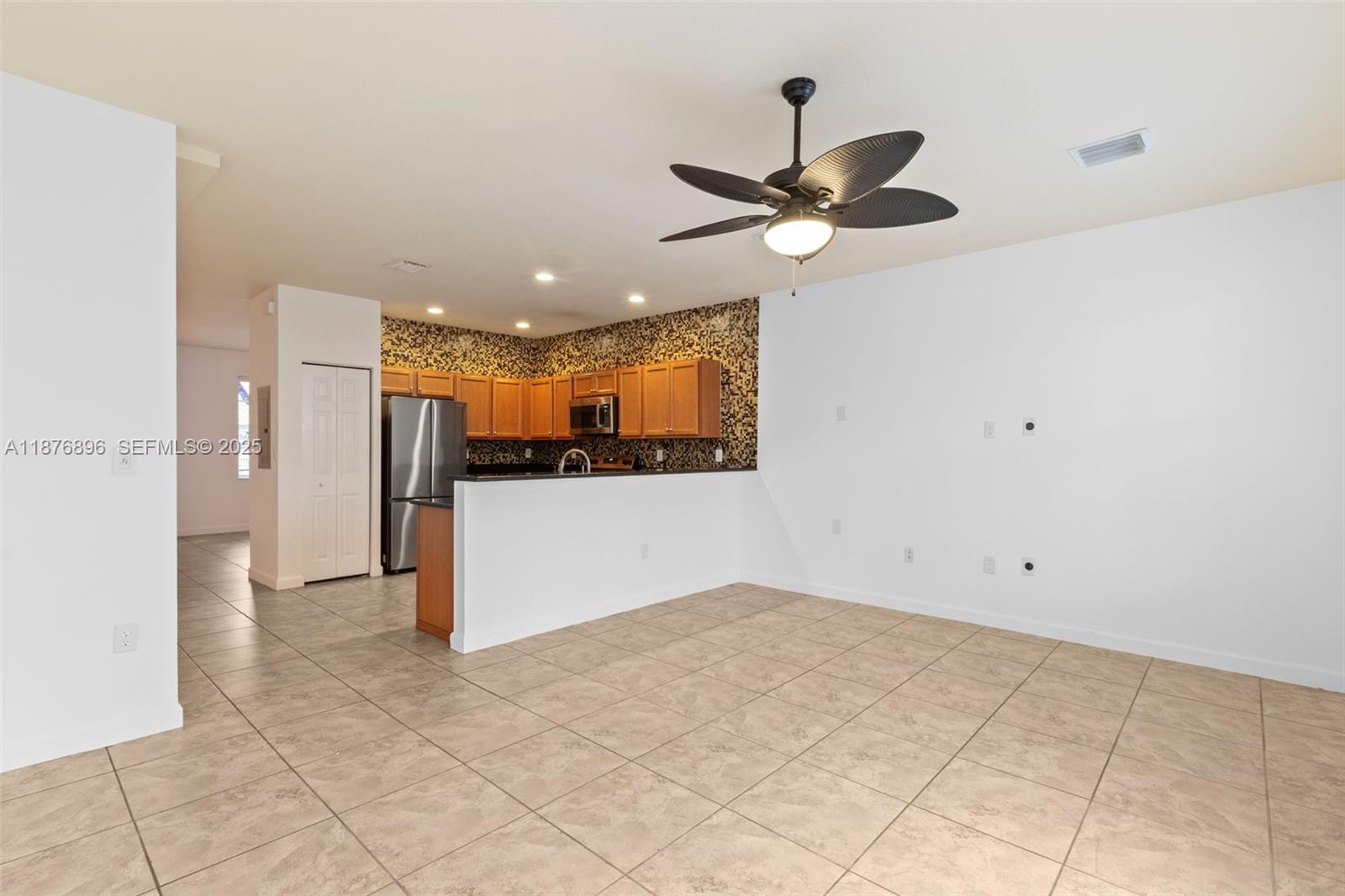 LAKES BY THE BAY EVE REPL - Residential Lease