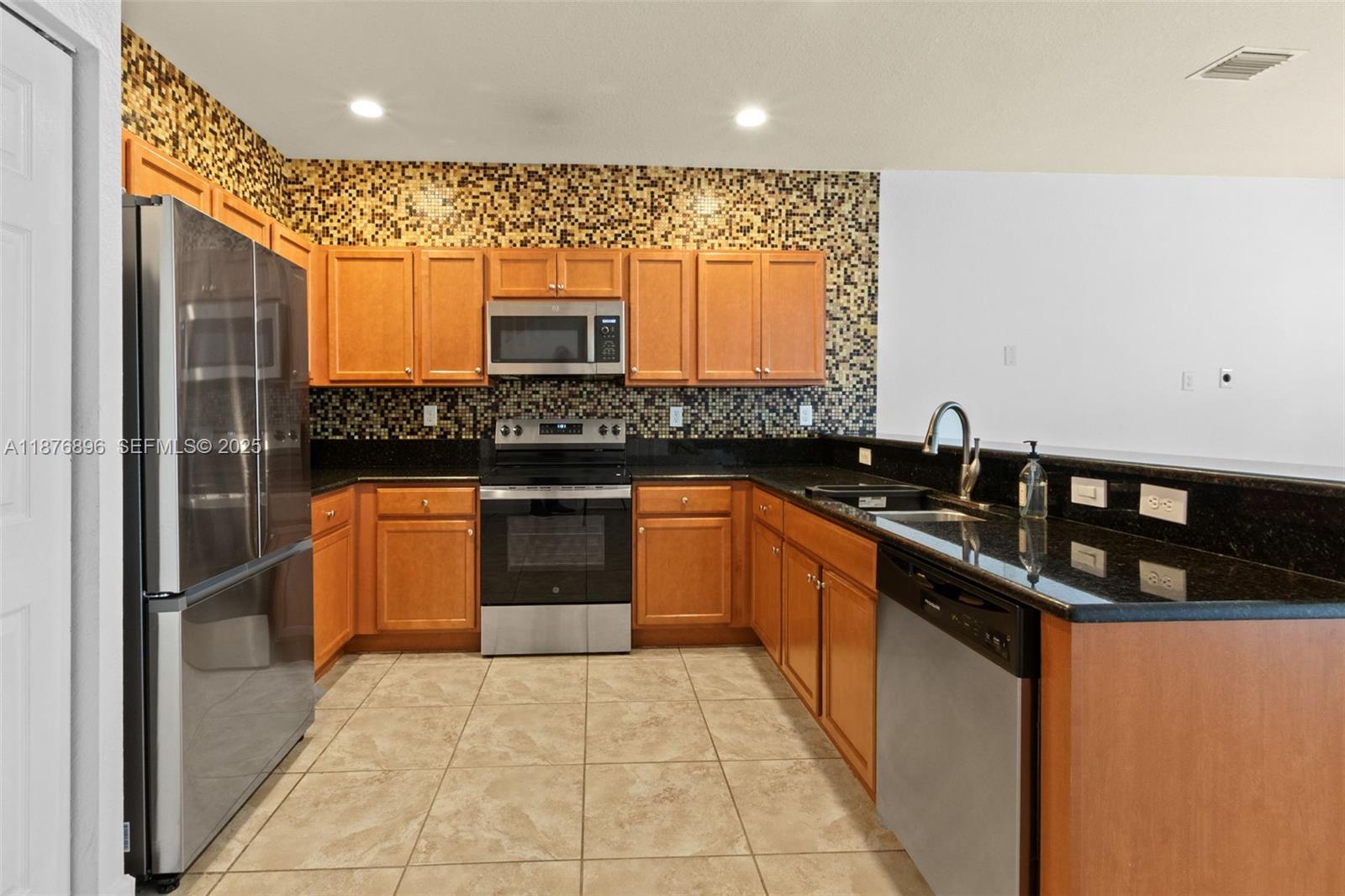 LAKES BY THE BAY EVE REPL - Residential Lease