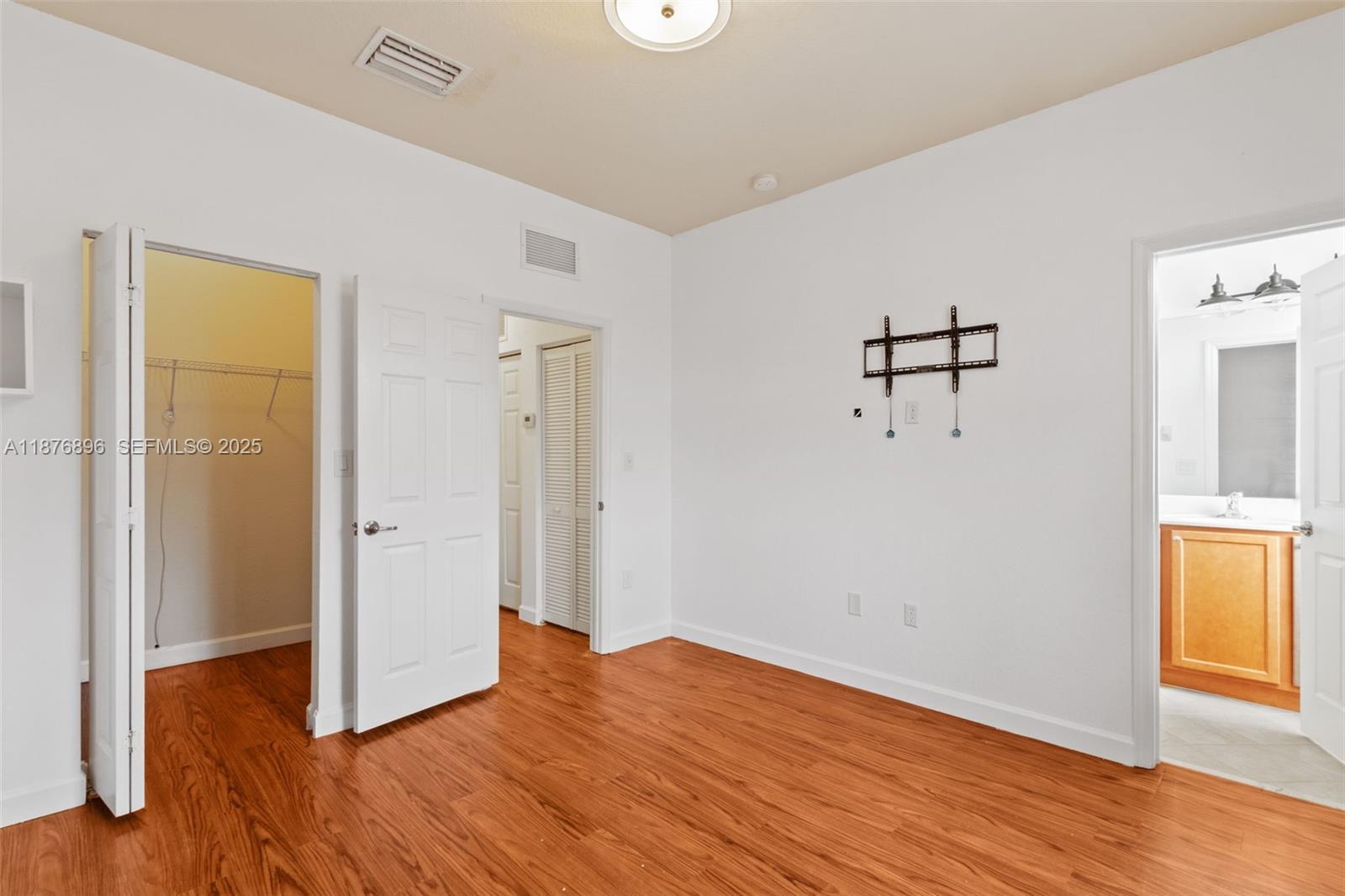 LAKES BY THE BAY EVE REPL - Residential Lease