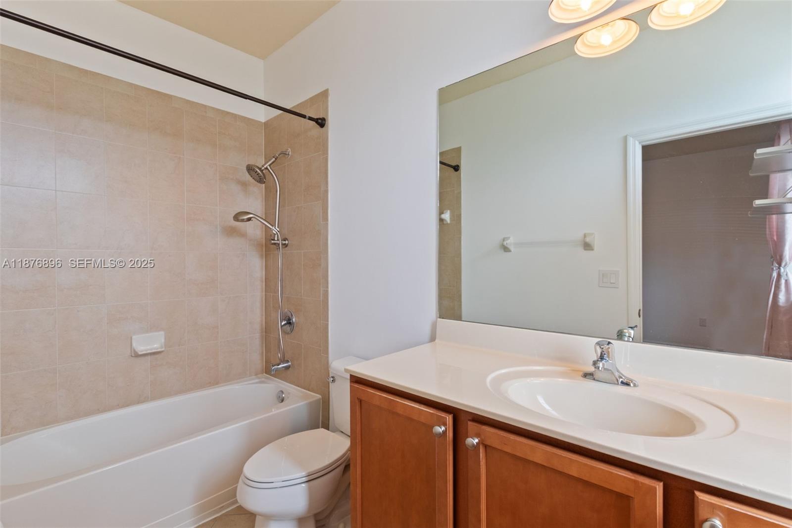 LAKES BY THE BAY EVE REPL - Residential Lease