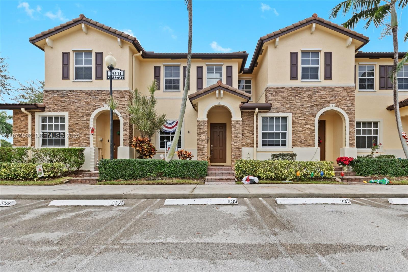 LAKES BY THE BAY EVE REPL - Residential Lease