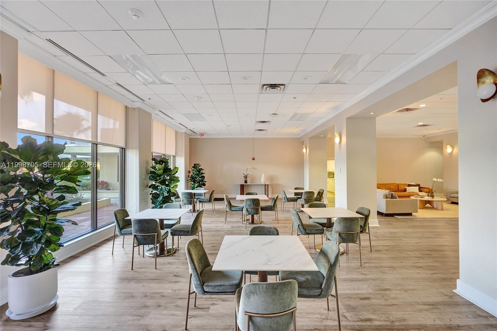 5600 CONDO - Residential