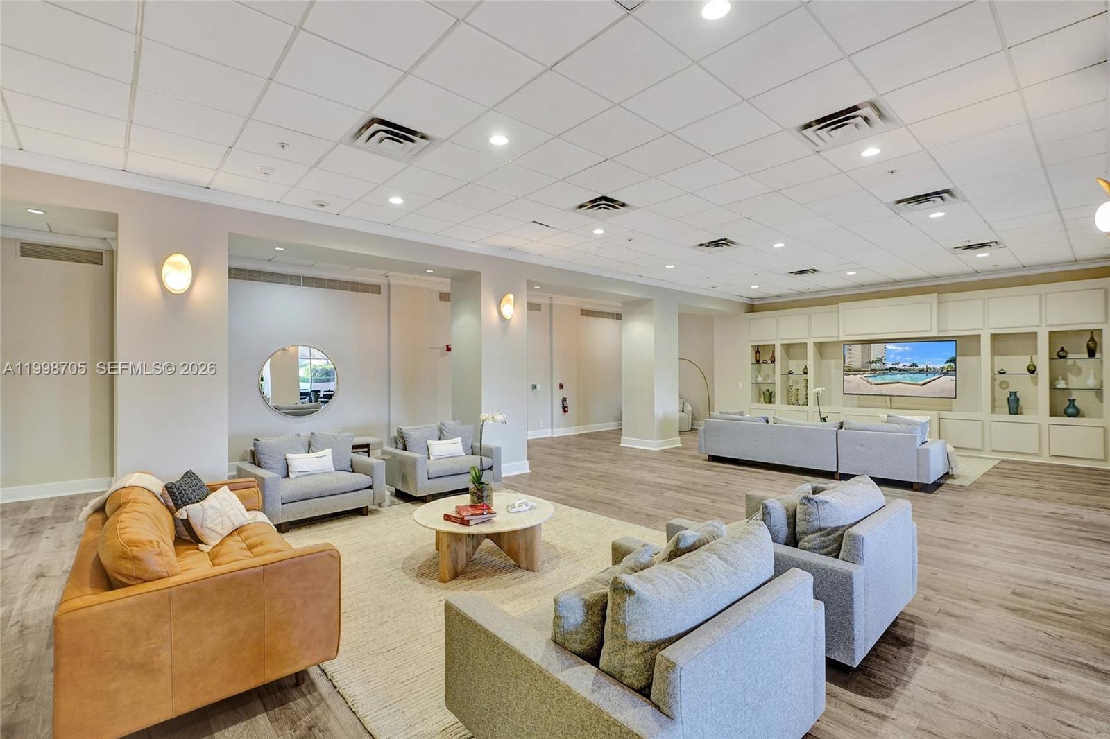 5600 CONDO - Residential