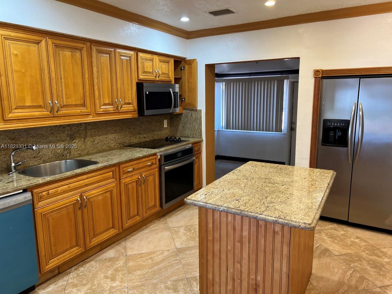 Super Location, Big Beautiful House for Lease, consisted of a 2 Bedroom/1 Bath in one side
and another private entrance for another 2 Bedroom/ 1 Bath, both have full Kitchen.
Total of 4 Bedrooms/ 2 Baths and 2 Kitchens
Excellent for 2 Family who will like to share this Big House with separate private entrance.
For Lease at this incredible price of $3,500 month
Two Separate Kitchens make it great for a Big Family to have their own space.
Tenant pay his own Electrical, Water & Waste
Landlord pay Landscaping.
Amazing Price for Lease and Super Location.
It have a Large Patio
This House is very close to US1, I-95, transportation and many many business and shopping areas in the area, close to Aventura, Beaches, Gulf Stream