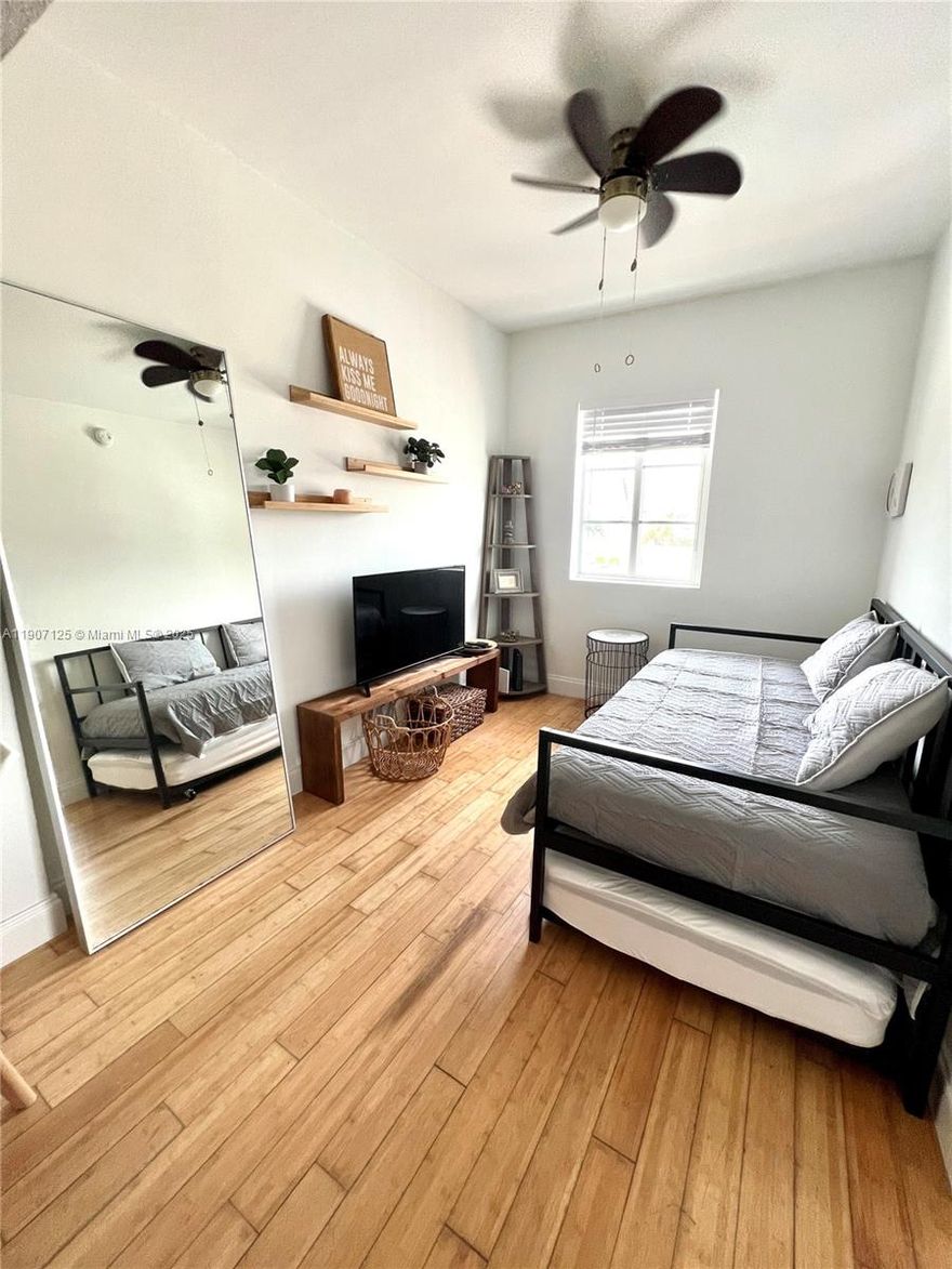 Fully Furnished 1-Bedroom Across from North Beach Oceanside Park and the Beach
Beautiful 1 bedroom apartment with bamboo floors, renovated kitchen, bathroom with marble floors, 2 closets, corner unit with lots of light, the building has a communal laundry room
Enjoy the perfect blend of comfort and outdoor living — the park offers direct beach access, walking and biking paths, picnic and BBQ areas, playground, dog park, and lush green spaces. Public transportation stops right at your door, and you’re just minutes from shops, restaurants, and cafés.
The city zoning allows short-term and vacation rentals, making this an excellent investment opportunity.
Steps from the beach and close to everything!