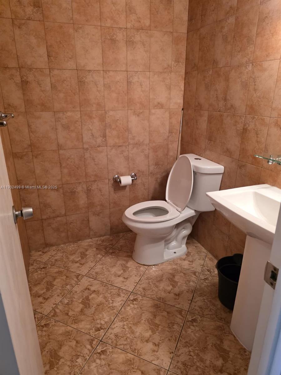 PLAZA TOWERS NORTH CONDO - Residential